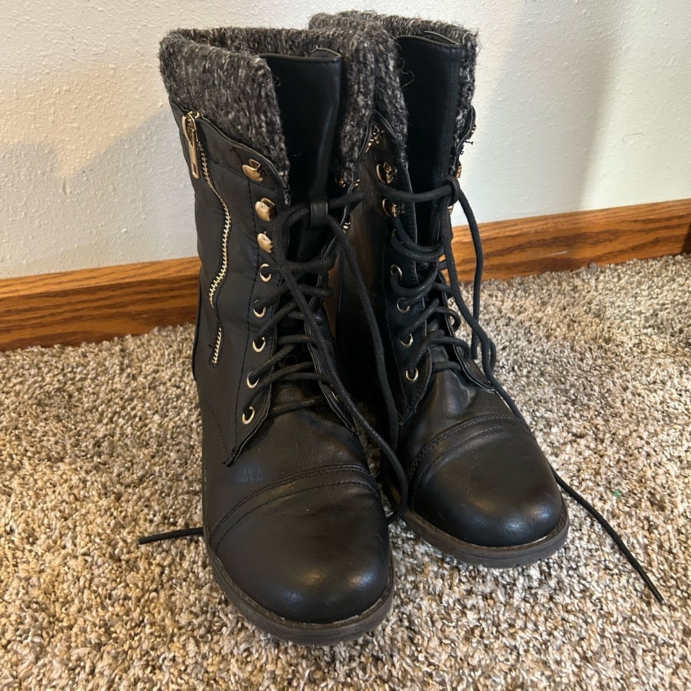 Women's Black Lace-Up Boots with Faux Fur Lining
